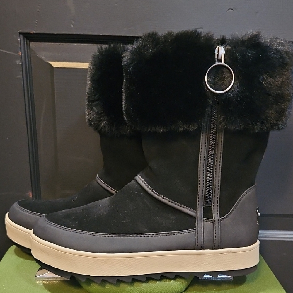 Koolaburra Black and Tan Fur-Lined Winter Boots